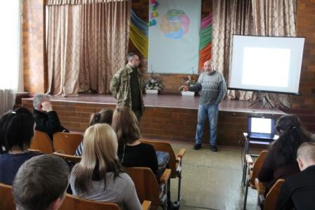 Лекції представників полку "Дніпро 1"